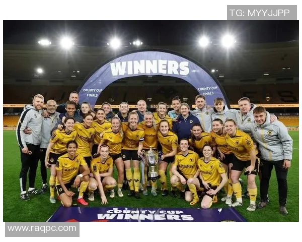 狼队与曼联激战在即双方阵容与战术分析引发球迷热议 狼队与曼联激战在即双方阵容与战术分析引发球迷热议