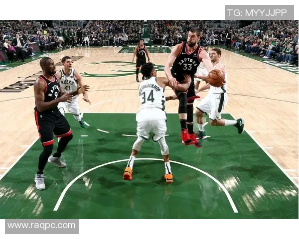 猛龙对决雄鹿精彩直播全程回顾与赛后分析尽在这里 猛龙对决雄鹿精彩直播全程回顾与赛后分析尽在这里