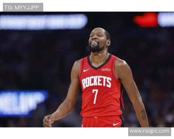 休斯顿火箭与底特律活塞激战正酣谁能在NBA赛场上笑到最后